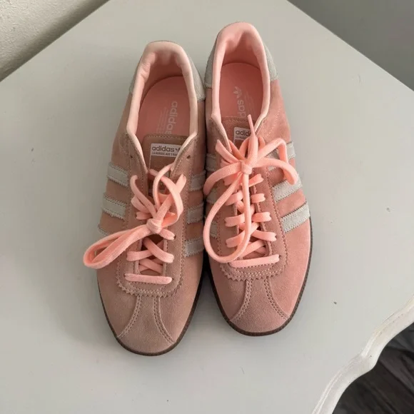 Adidas Bermuda Women’s suede sneaker Pink size 7 - Picture 4 of 6